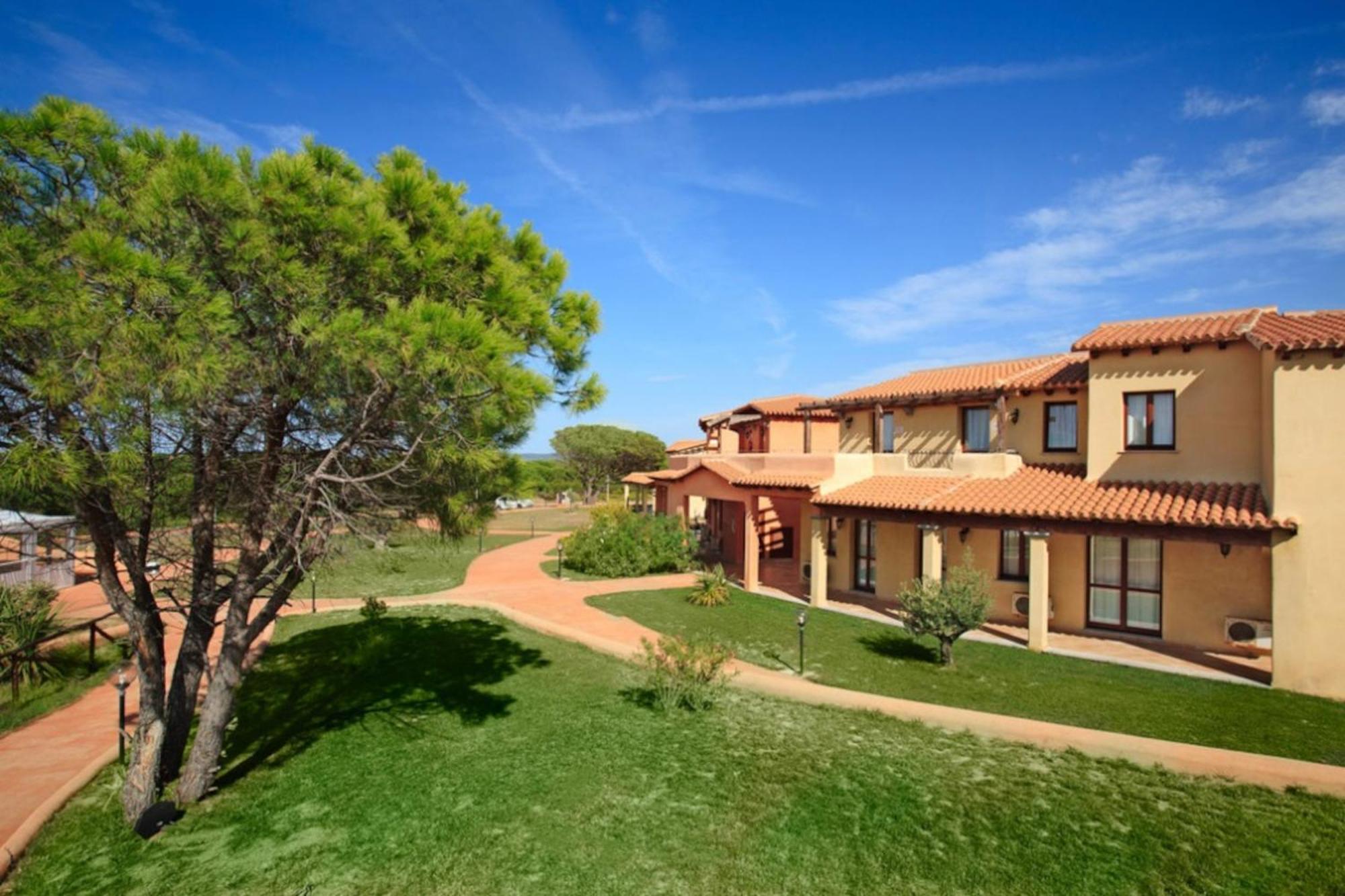 Residence Pierre & Vacances Vignola Mare Zewnętrze zdjęcie
