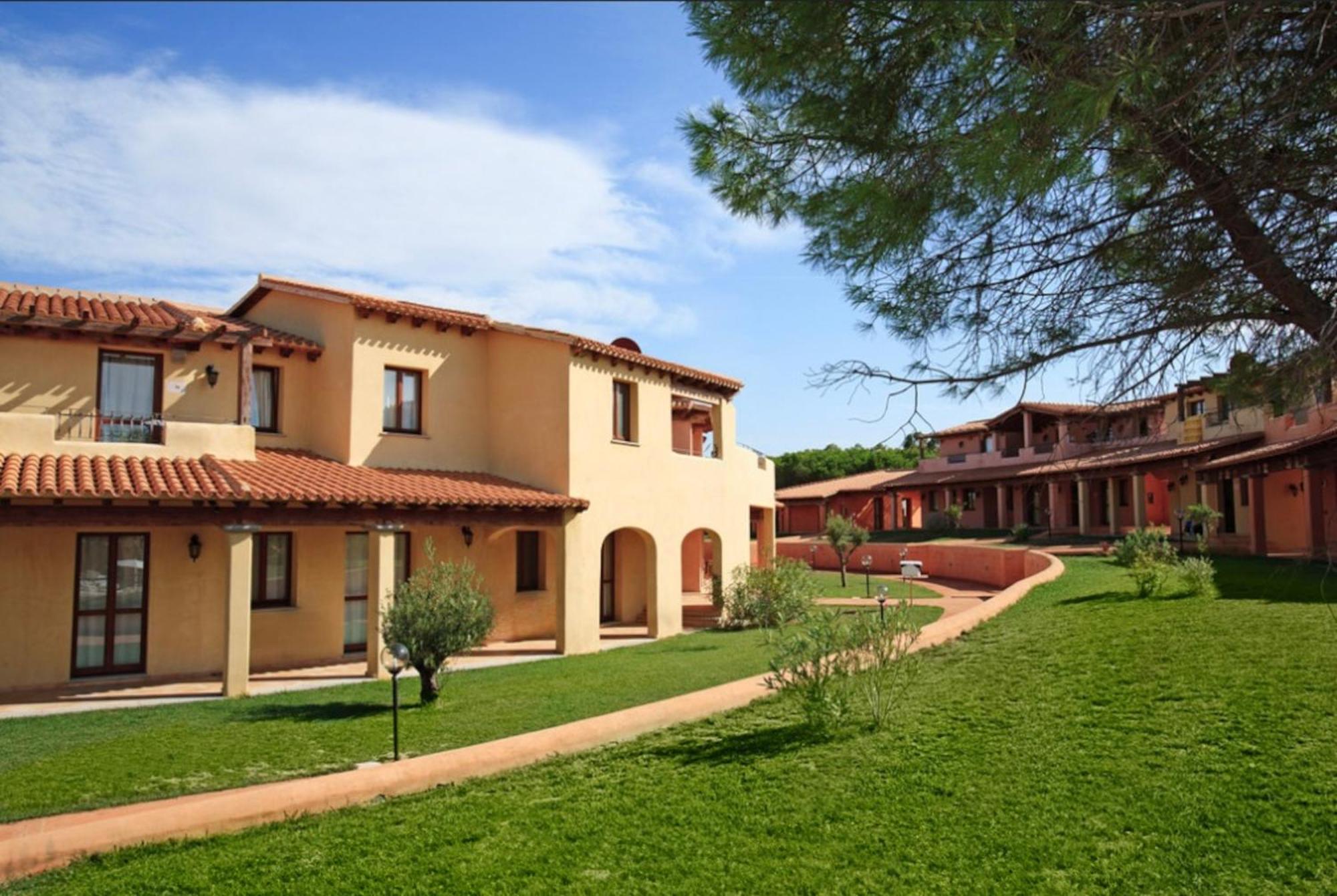 Residence Pierre & Vacances Vignola Mare Zewnętrze zdjęcie