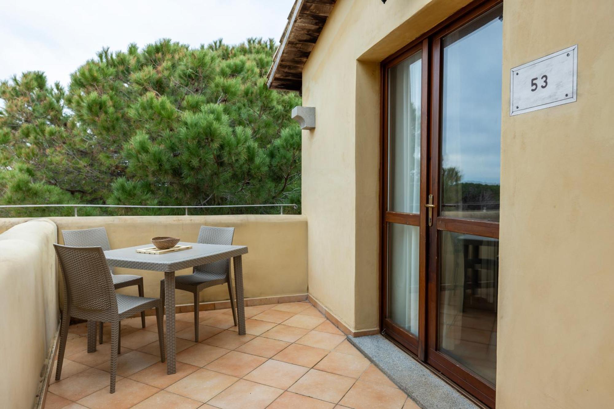 Residence Pierre & Vacances Vignola Mare Zewnętrze zdjęcie